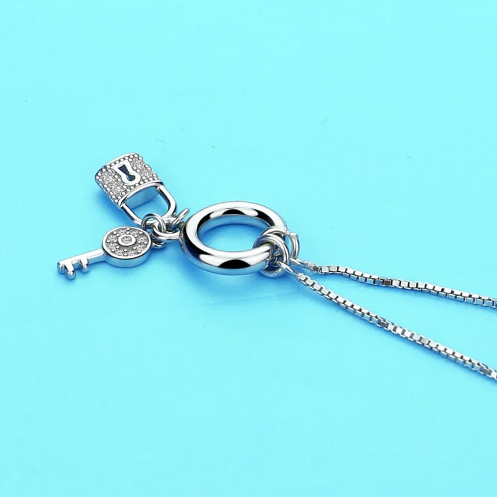 Ciondolo con lucchetto carino da donna alla moda Collana con chiave in argento sterling 925 Accessorio per camicia maglione con catena lunga a scatola Stile trendy
