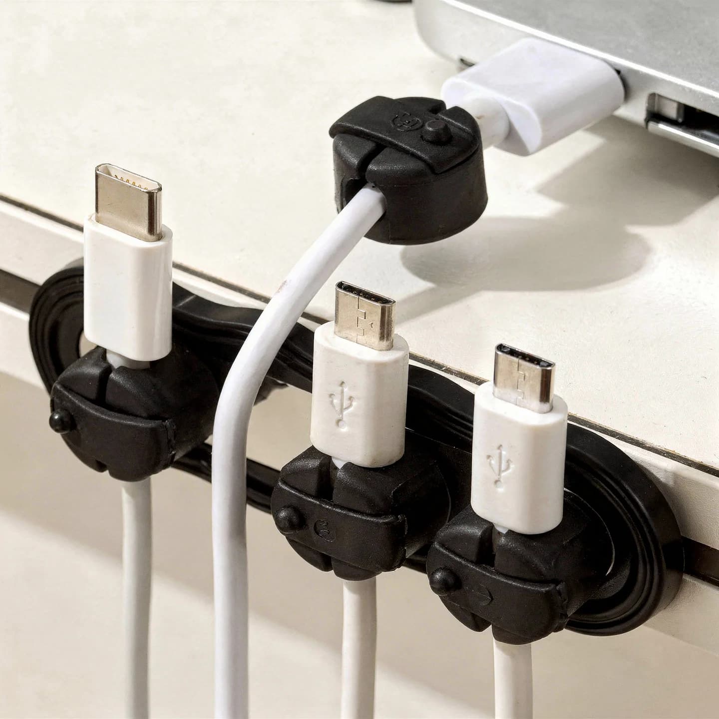 1-2PCS Magnetic Cable Holder for Desktop – Charging & Data Cables Storage Buckle, Bedside Organizer