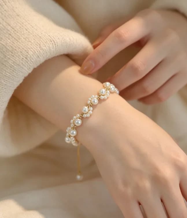 Adjustable Braided Freshwater Pearl Bracelet with Gold-tone Metal Wiring, Elegant Gentle Style Drawstring Wrist Jewelry for Daily and Dating Outfits