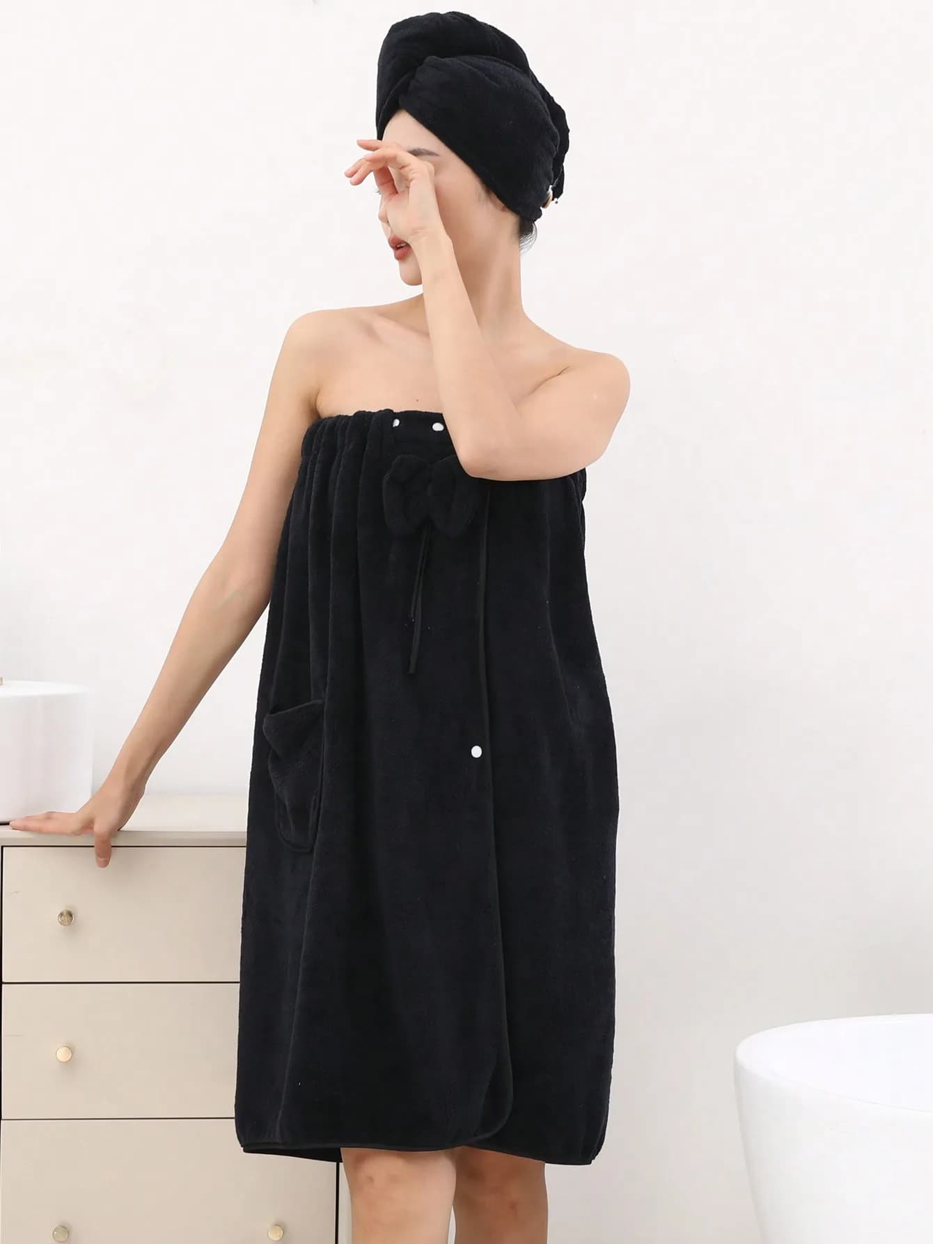 Soft and Comfortable Women's Bathrobe Set with Decorative Flame and Shower Head, Black, for Summer Weddings, Bathroom Furniture, School Return