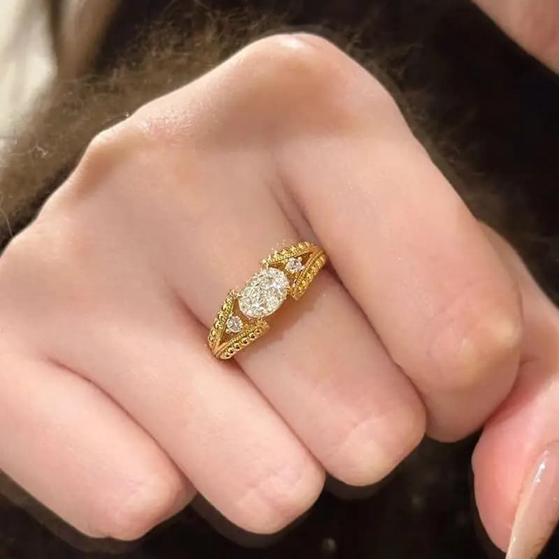Anello con gemma ovale con fiore di ghiaccio tempestato di diamanti classici nuovi anelli squisiti e belli di lusso leggero per gioielli da sposa da donna