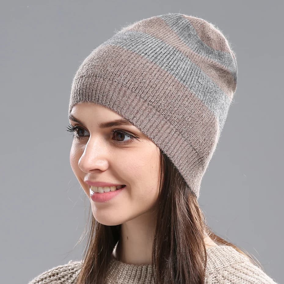 Berretto da donna con pompon lavorato a maglia a trecce Cappello invernale slouchy Berretto con teschio morbido e caldo per accessorio moda streetwear casual