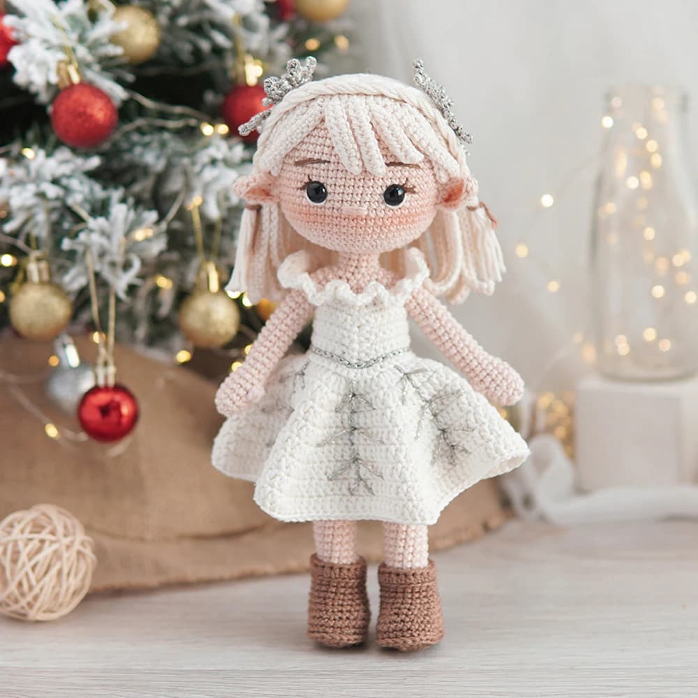 Set di ragazze all'uncinetto di Natale Amigurumi bambola lavorata a maglia fatta a mano kit di materiali per ganci fai da te per la decorazione natalizia artigianato regali per bambini