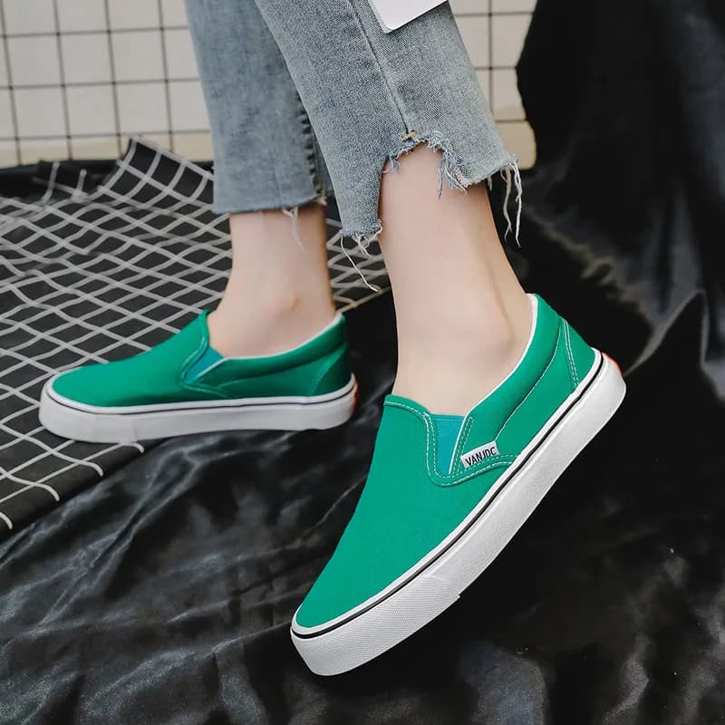 Autumn Women Slip-On Loafers Canvas Shoes Adult White Soft-Soled Student Casual Shoes Lady Flat Sneakers Everyday Casual Shoes