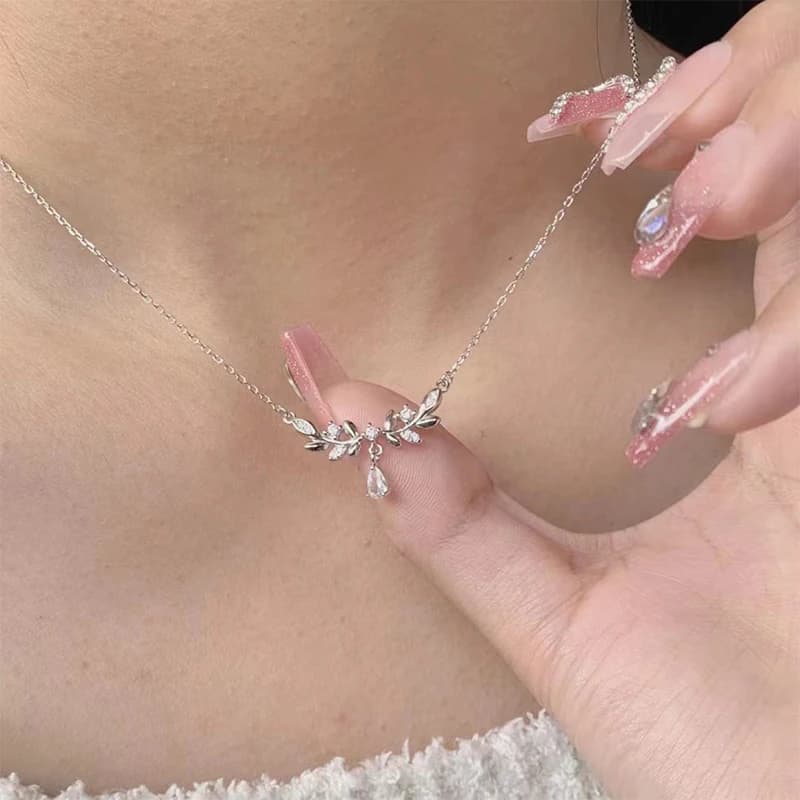 Light Luxury Crystal Leaf Water Drop Pendant Necklace Fashion Clavicle Chain Silver Color Zircon Neck Chain For Girlfriend Gift