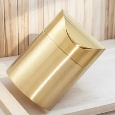 Mini bidone della spazzatura da tavolo in oro rosa Piccolo contenitore per rifiuti con coperchio a pressione compatto per ufficio, camera da letto, cucina, auto, metallo carino