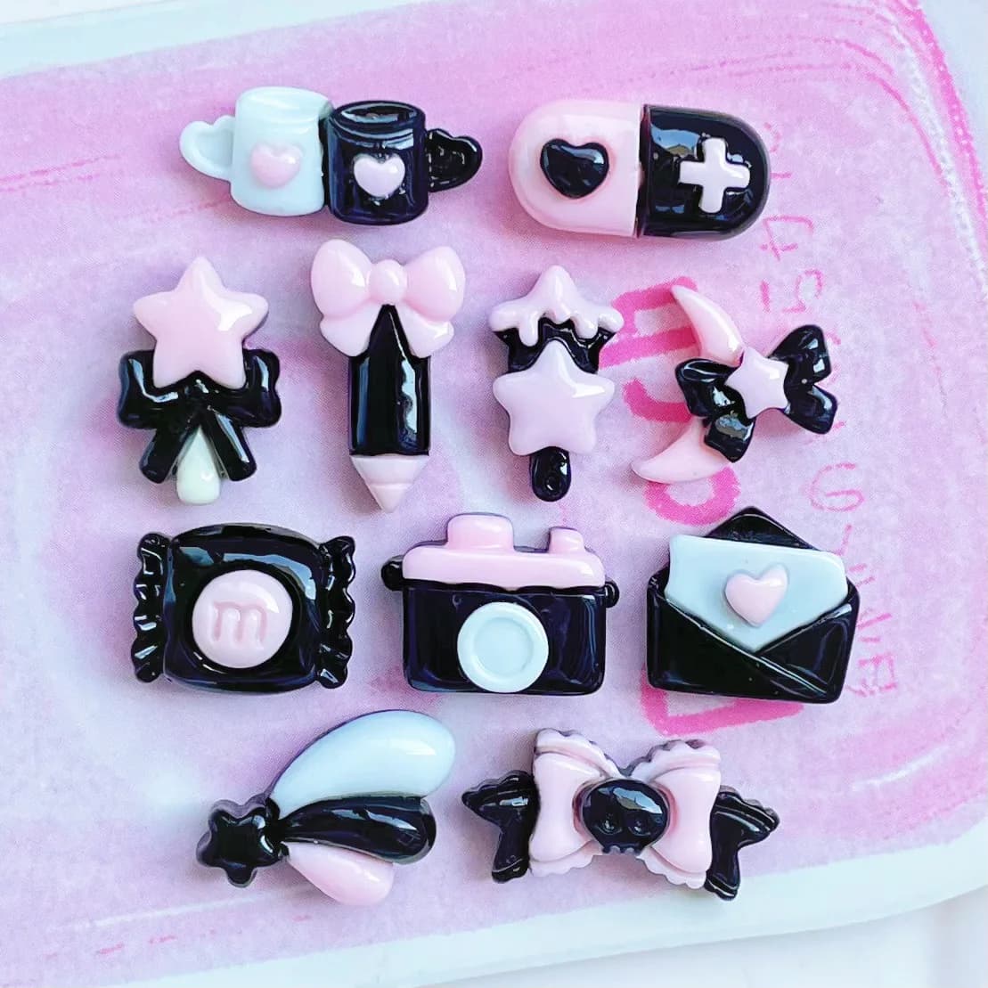 10 pezzi nero rosa matita capsula teschio papillon pillola caramelle gattino gatto accessori in resina fiocco gioielli decorazione nail art ciondoli