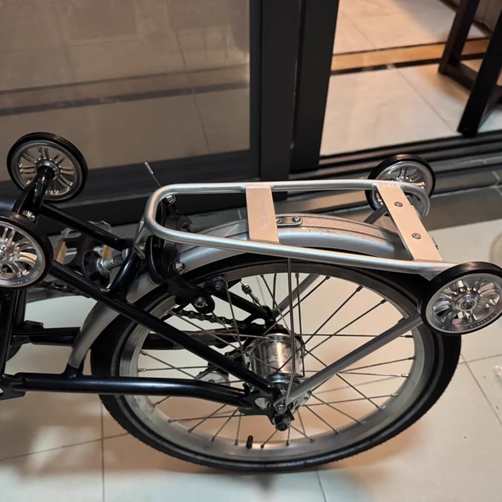 Portapacchi Posteriore in Alluminio Unionjack per Bicicletta Pieghevole Brompton Linea ACPT, Portabagagli Easy Push V5 Ultra Leggero 226g