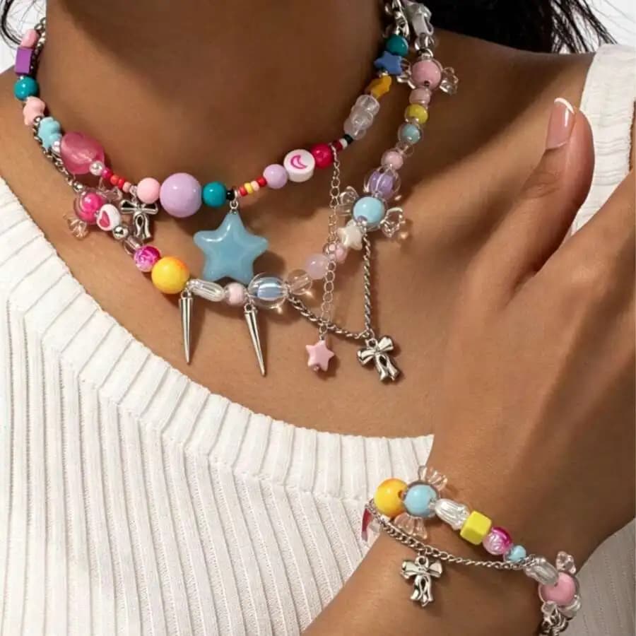 Set di collana e bracciale con perline color caramella e ciondolo a forma di fiocco a stella per l'uso quotidiano da donna
