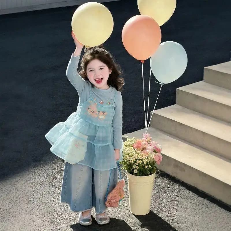 Abbigliamento per Bambini Nuovo Stile Set Tre Pezzi Top in Rete Pantaloni Larghi in Denim per Bambine Primavera 2026 Outfit Alla Moda