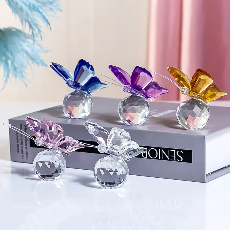 Crystal Cut Butterfly Ornament Transparent Ball Figurine Desk Table Window Ornaments Gift Decoration Office Table Home Bedroom