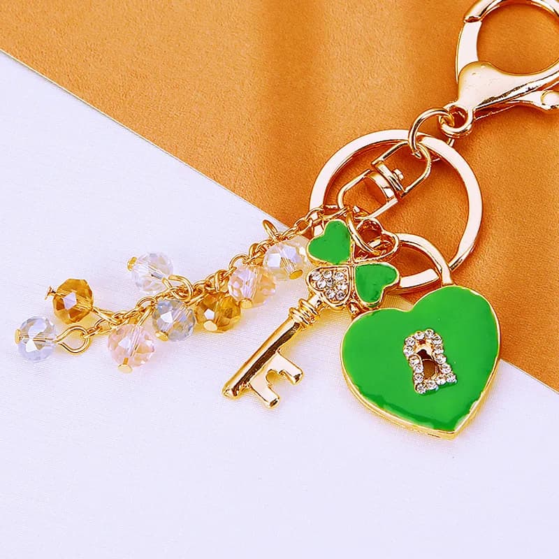 Lucchetto a forma di cuore con quadrifoglio, portachiavi per auto, borsa con serratura concentrica creativa femminile tempestata di diamanti, ciondolo, portachiavi in metallo
