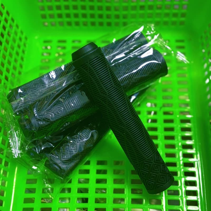 1Pair Bicycle Handlebar Grips Colored Soft Rubber Grips Bicycle Gloves Cycling Riding Equipment Bike Accessories Outdoor Sports
