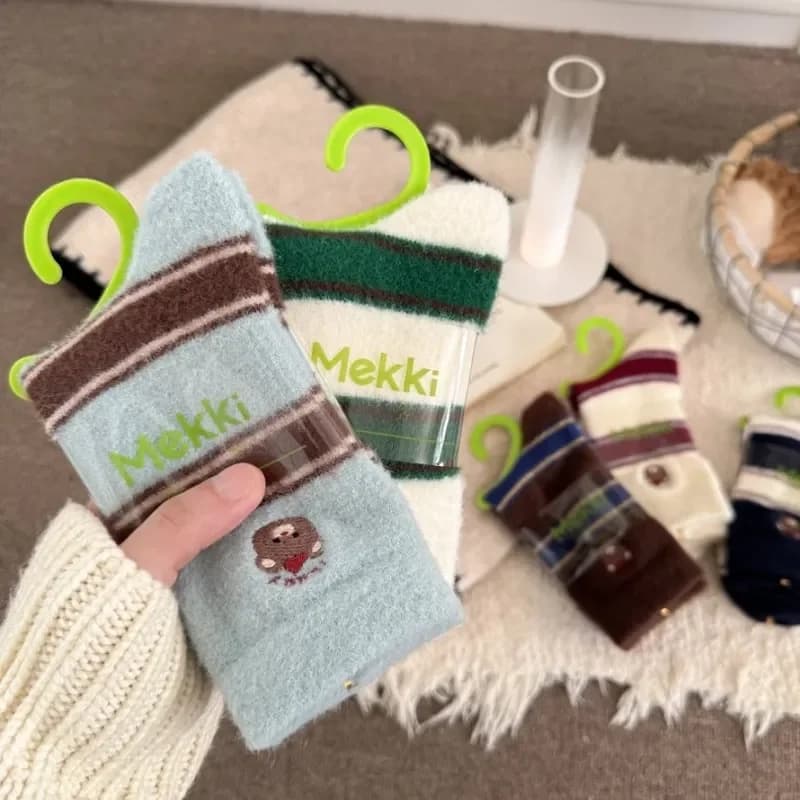 2026 Winter New Japanese Australian Velvet Striped Cloth Label Women's Medium Tube Thermal Thickened Home Floor Socks