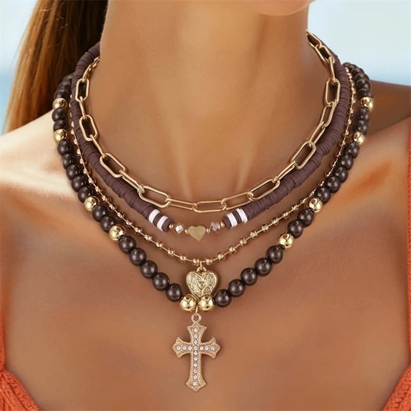 Set di 4 accessori dallo stile audace per tutti i giorni – Collana a strati con croce gotica e dettagli in cristallo e strass.
