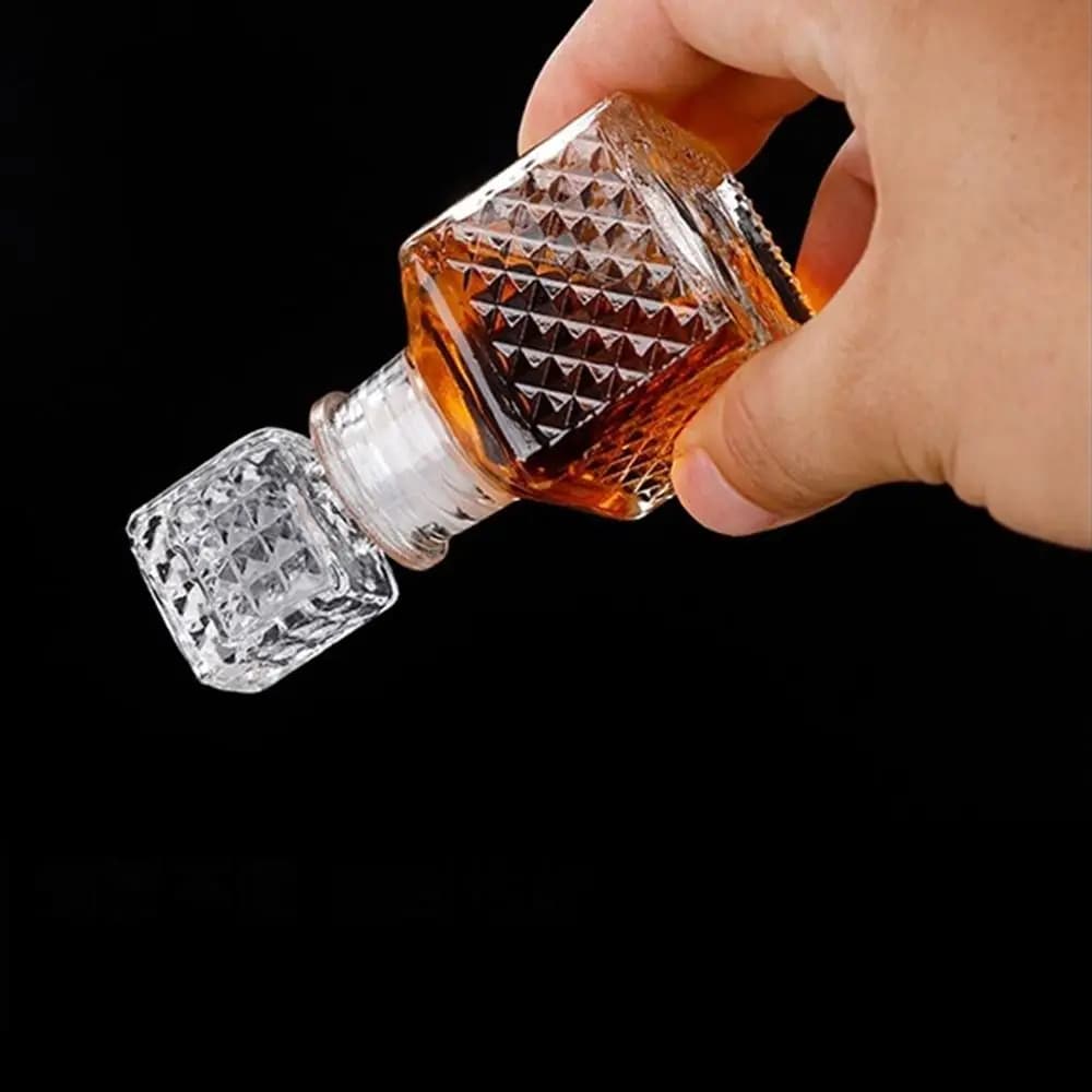 1 pz nuovo con tappo a vite bottiglia di vino spirito alcol liquore piccolo whisky decanter bottiglia di vetro trasparente da 50 ml