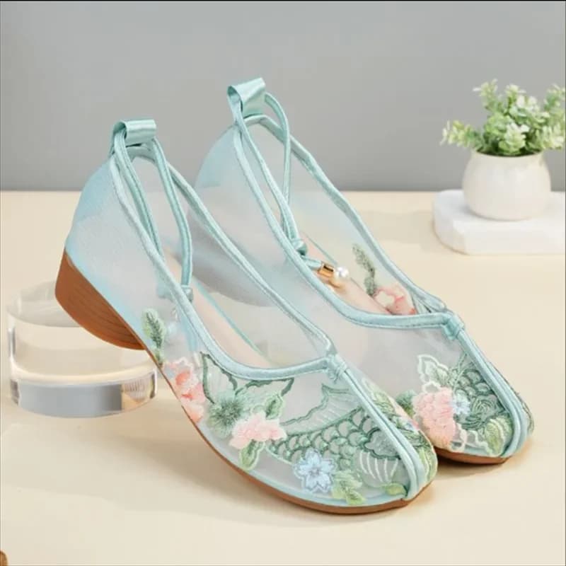 Popular Sandals Mesh Shoes Embroidered Modern Breathable Antique Thick Heels Soft Soles Non-slip Mom Shoes