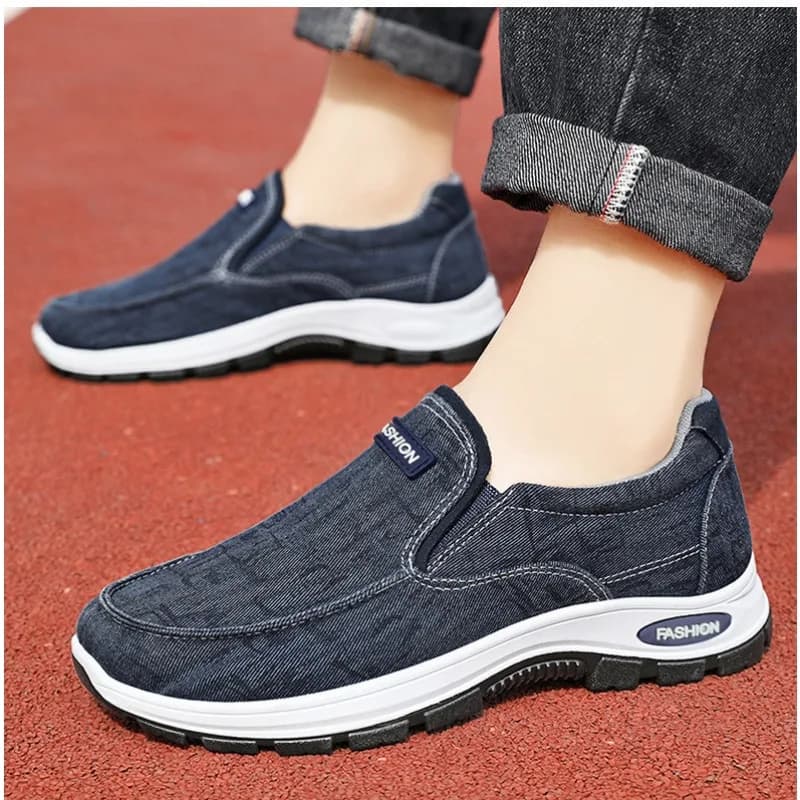 2025 Soft and Breathable Canvas Shoes casual men's outer shoes Fashionable slip-on guide shoes All-Match Mocassini men's Sneakers