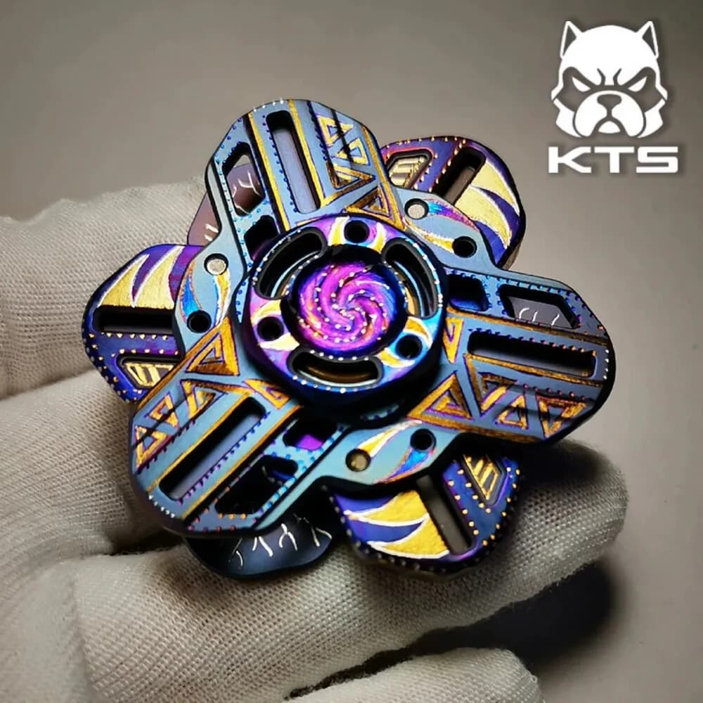 KTS EDC Lega di titanio Triple Fidget Spinner Intaglio a mano Fidget Spinner a tre pale Gadget per alleviare l'ansia