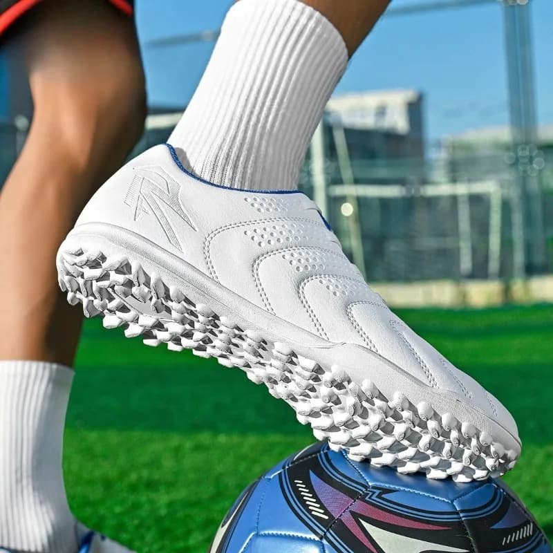 Professional Mens Football Shoes Breathable Training Game Sneakers Man Anti-Slip Soccer Shoe Turf Wearable Outdoor Mens Soccer