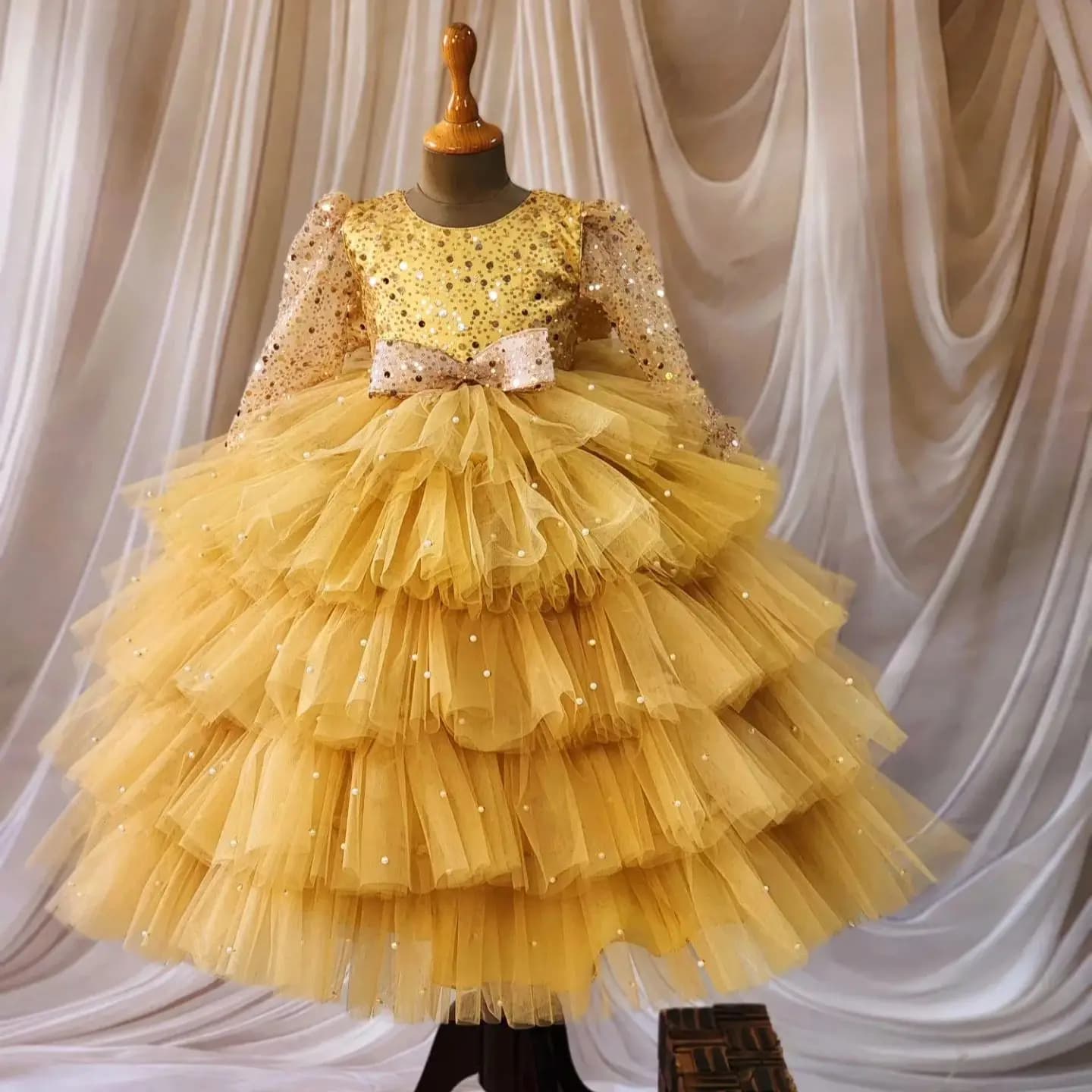 Abiti da compleanno per ragazza d'oro Abiti da ragazza di fiori con paillettes a maniche lunghe Abiti da festa per bambini da principessa personalizzati