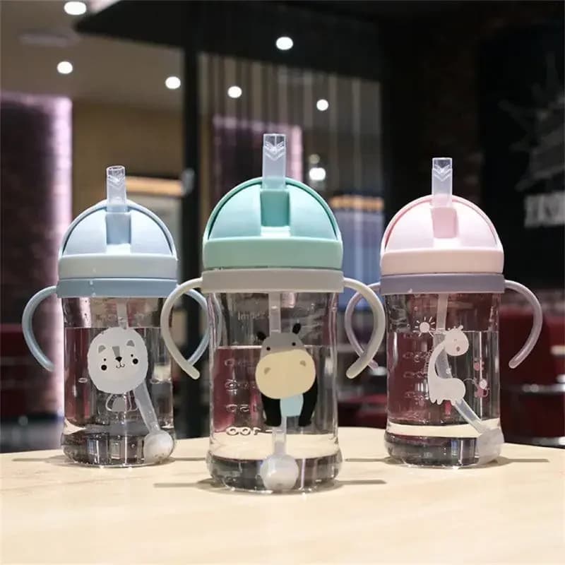 2025 Carton Model Outdoor Children's Bottle with Cannuccia Baby Feeding Cup Training Water Bottle with Portable Handle Water Cup