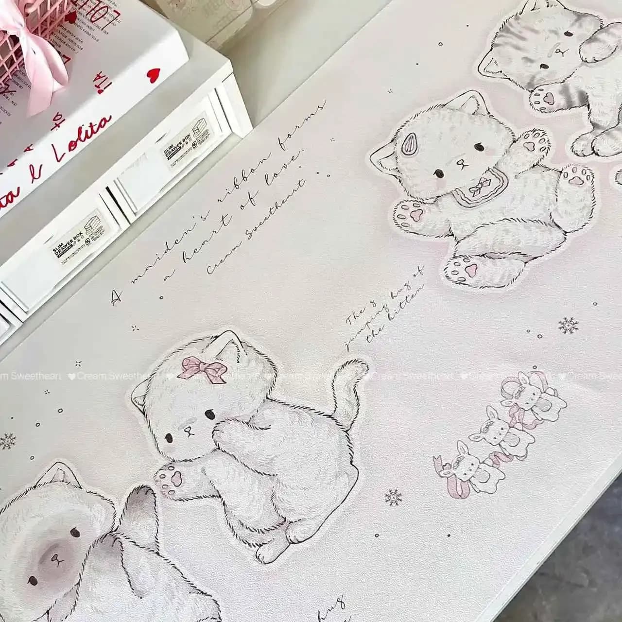 Tappetino per Mouse Originale con Gattina Carina, Impermeabile e Antiscivolo in Pelle PU, Tappetino da Tavolo per Ufficio e Studio, Cuscino per Laptop e Tastiera