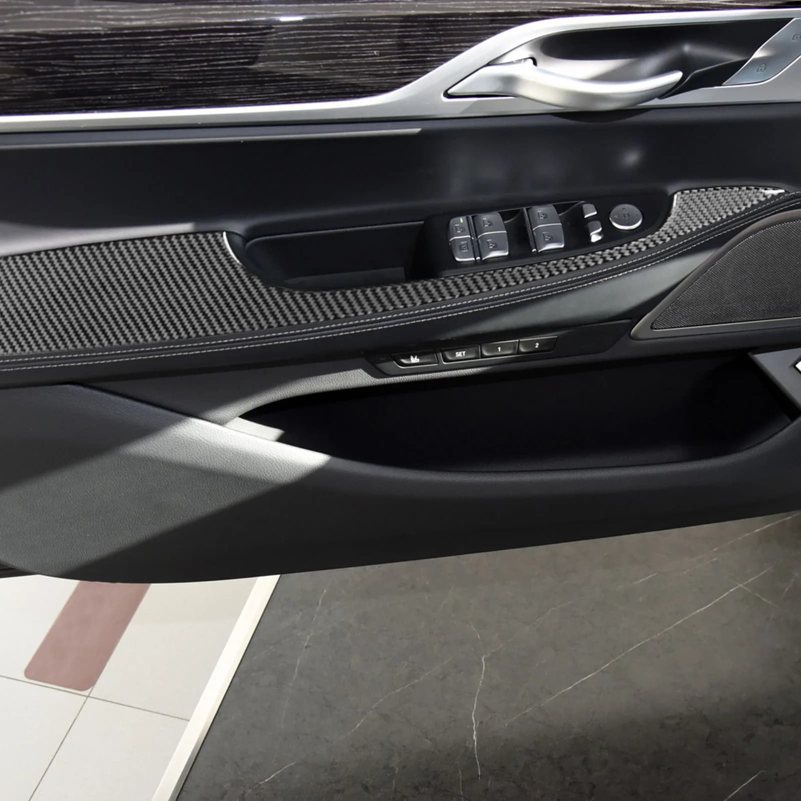 Per BMW Serie 7 G11 G12 2015-2022 Pannello bracciolo porta anteriore posteriore in fibra di carbonio Copertura decorativa Accessori auto Adesivo interno
