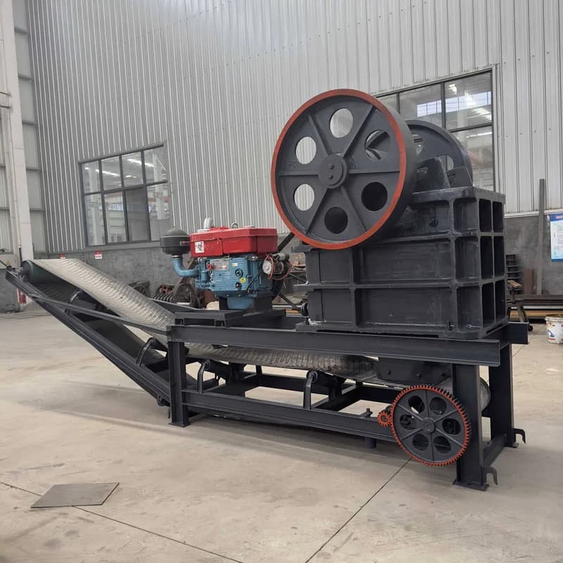 Mini frantoio a mascelle mobile per pietra diretto in fabbrica Macchina per frantoio per pietra primaria con motore diesel economico con trasportatore a nastro con cuscinetto