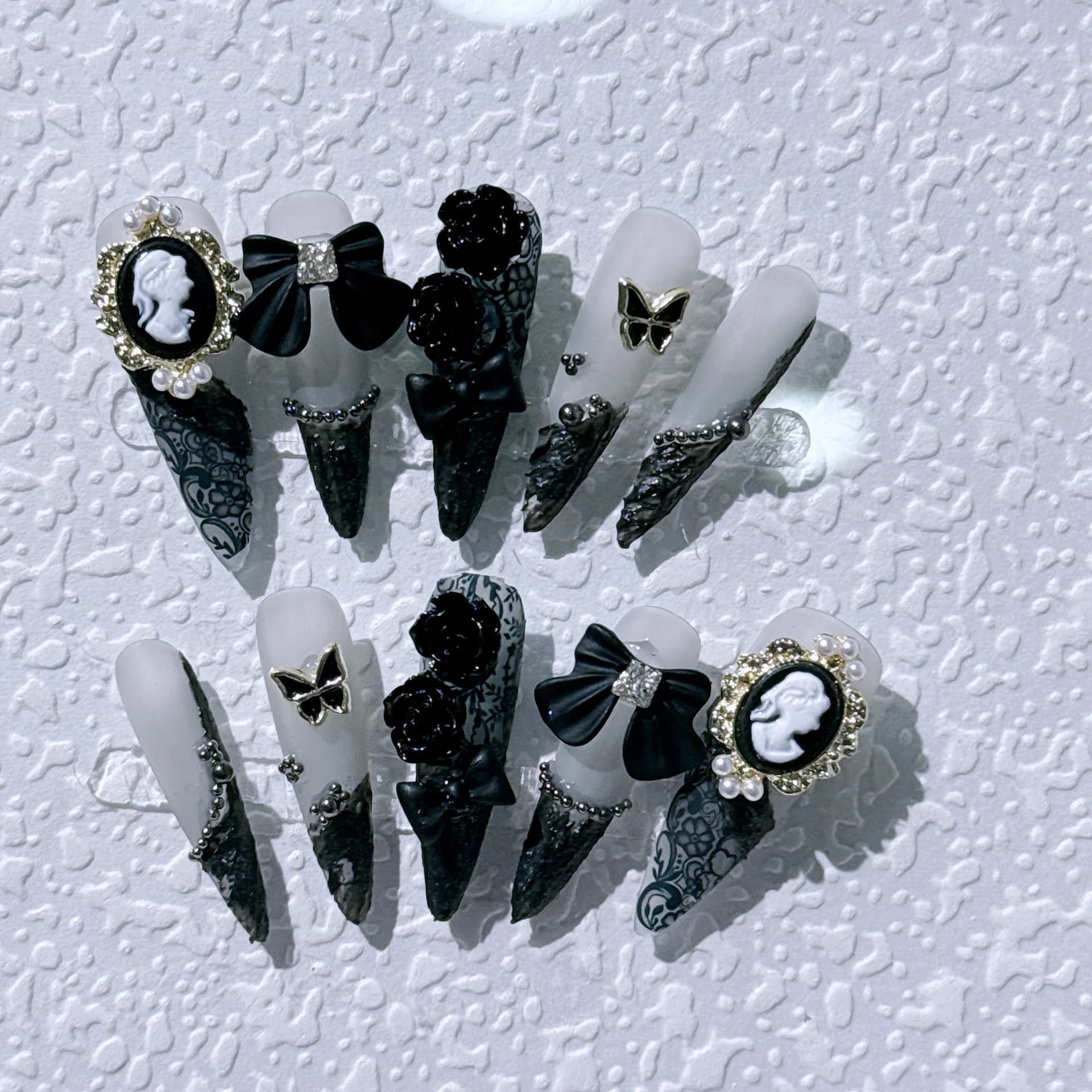 10 Fine Nail Pieces in Mandorla Y2K, Cool Spicy Lolita Style, with Black Flake, Diamonds and Camelia Pink Sweetheart