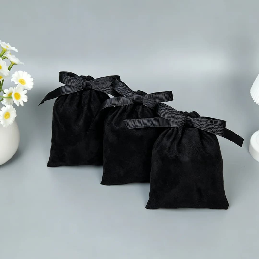 10 sacchetti per gioielli in flanella nera con decorazioni a nastro con fiocco, sacchetti portaoggetti per orecchini, anelli, bracciali e confezioni regalo