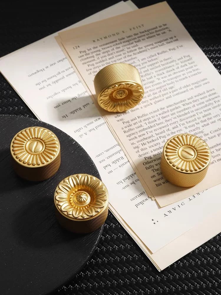 Manopola per armadio in ottone a foro singolo Maniglia per mobili rotonda in oro grande Maniglie moderne per cassetti per guardaroba