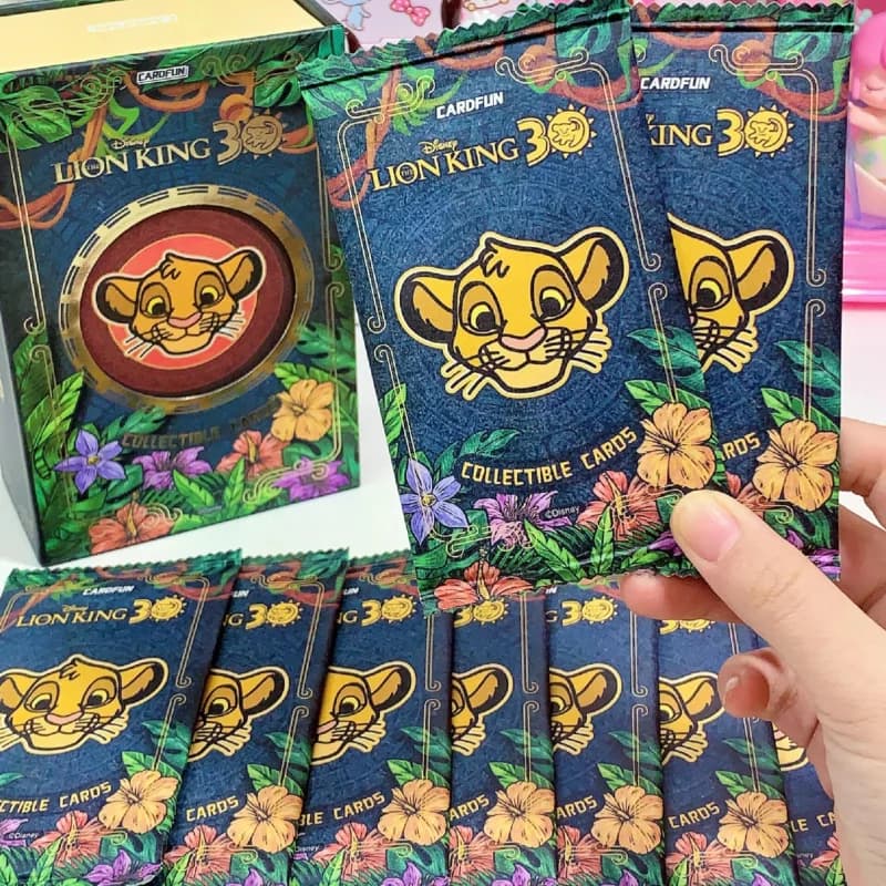 Disponibili Carte Collezionabili Originali CARDFUN X DISNEY Il Re Leone 30° Anniversario, Decorazioni e Regali a Sorpresa di Compleanno per i Fan