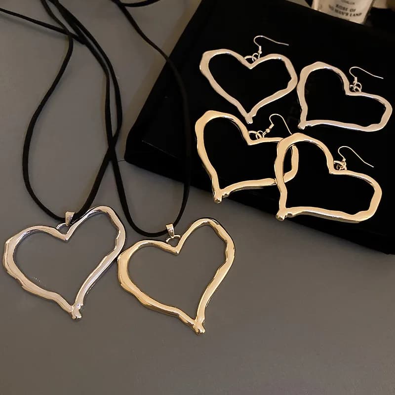 Set di gioielli a forma di cuore irregolare in metallo per donna Orecchini con collana esagerati Set di due pezzi di accessori di lusso leggeri di alta qualità
