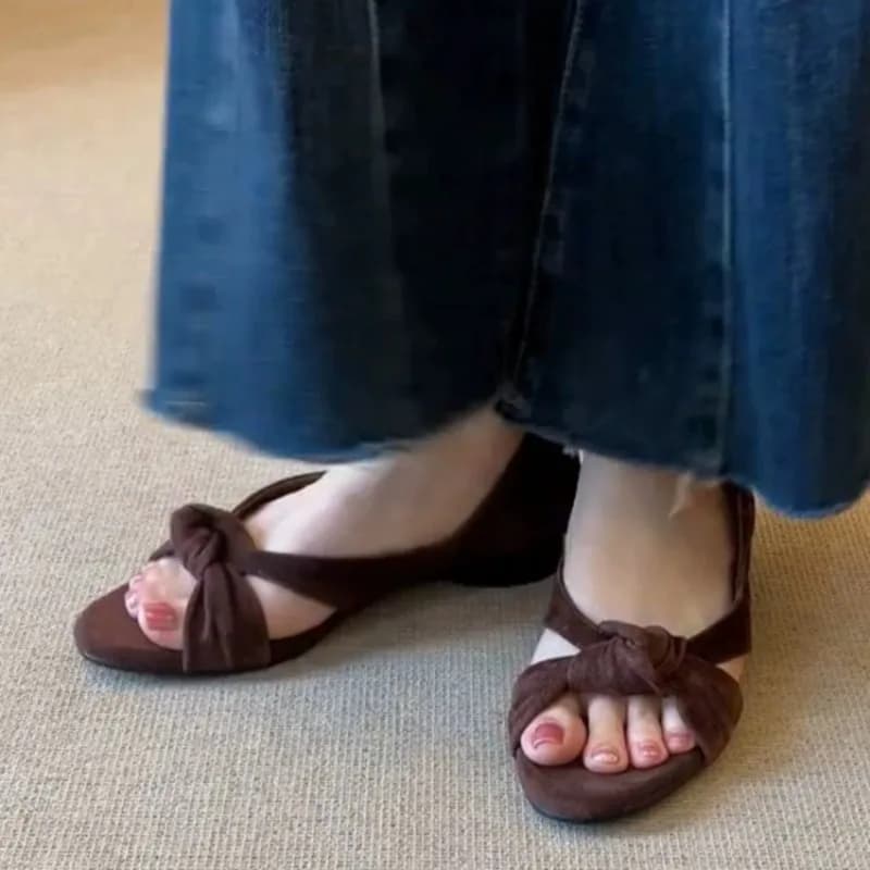 Sandali con tacco basso Estate Nuova tecnologia Punta tonda Punta aperta Ritaglio in pelle scamosciata Suola morbida Scarpe con tacco largo resistenti all'usura antiscivolo