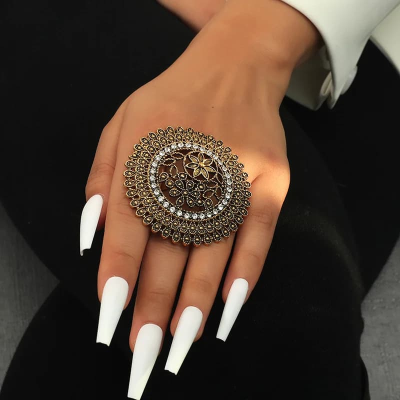 Set di anelli esagerati con intaglio a specchio grande e intarsio di diamanti, accessorio alla moda in stile etnico per donna
