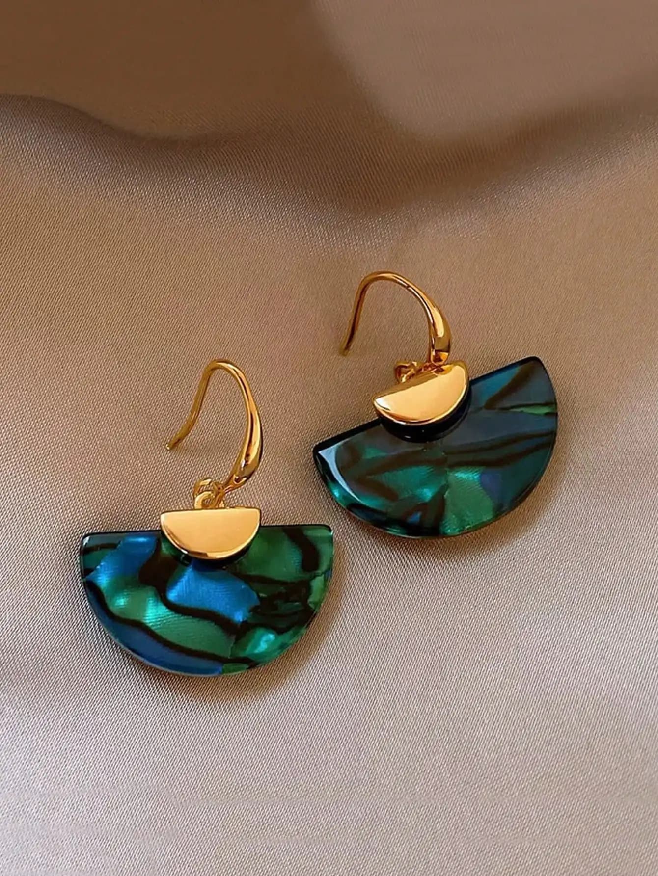 1 paio di eleganti orecchini geometrici a forma di ventaglio, unici, vintage, in stile Hong Kong, esagerati e alla moda, adatti per l'uso quotidiano delle donne, per il pendolarismo, festival, riunioni, feste e come bomboniere.