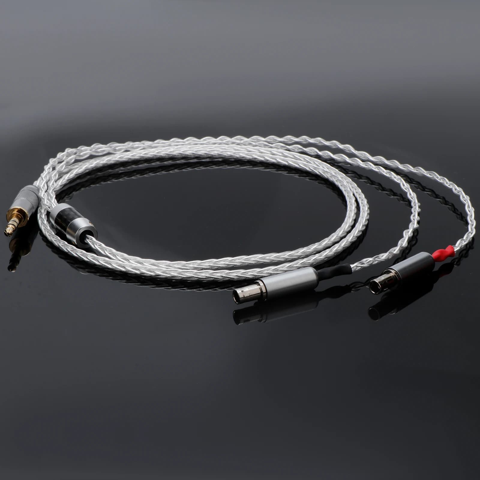 Standard balanced headphone cable with silver plated shell High purity oxygen-free copper cable for HD800S Specifications: 2.5 mm/3,5 m