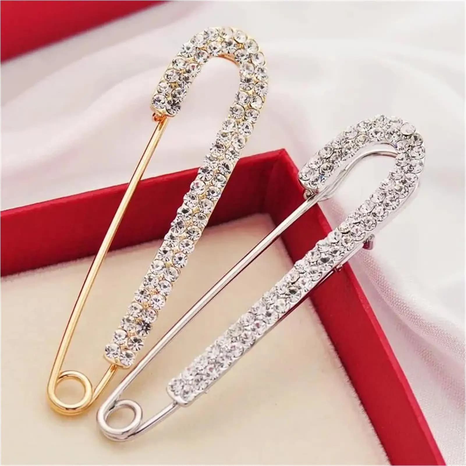 Silver Tone Rhinestone Safety Pin Silver Buckle Jewelry Large Brooch Luxurious Safety Clothing Pin for Scarf Women Shiny Fashion