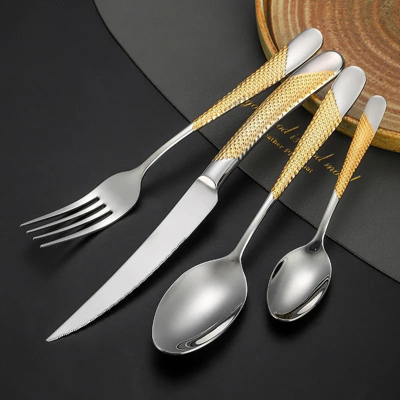 Elegant Stainless Steel Posate Set with Golden Details, 16 Pieces, Silver Kitchen Manicies, Includes Knives, Forks, Cucchiai.