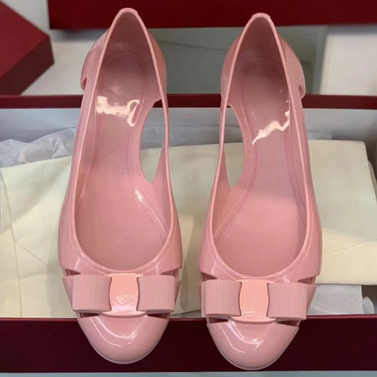 Sandali piatti da donna 2026 con punta tonda e fiocco, eleganti sandali slip-on intagliati per l'estate, uso quotidiano e vacanze YYT26042102