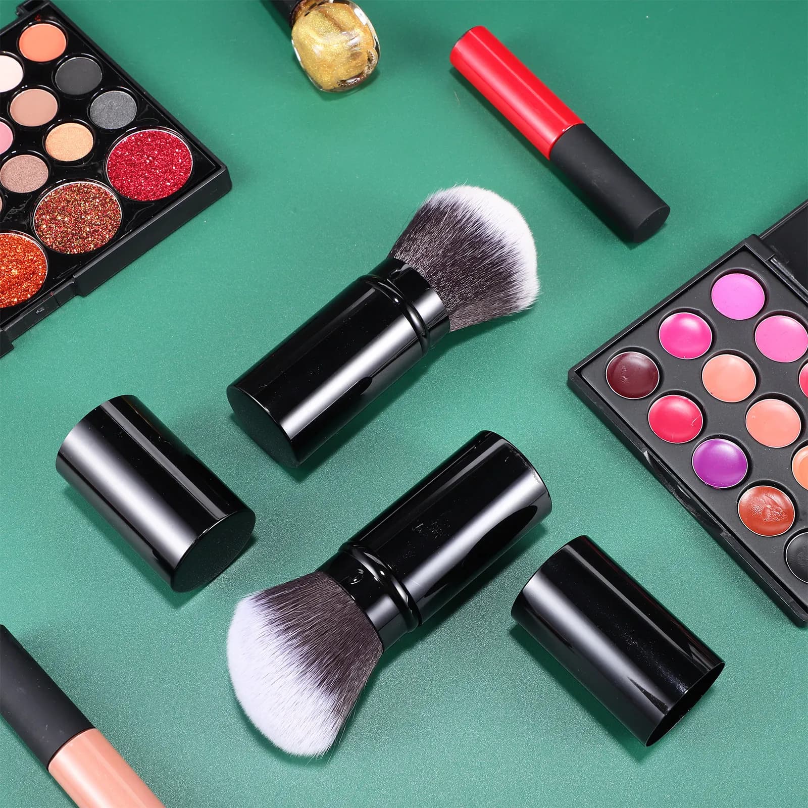 Set di 2 Pennelli da Trucco Retrattili Portatili, Pennello per Fondotinta e Blush, Setole Morbide, Manico in Alluminio, Ideale per Viaggi