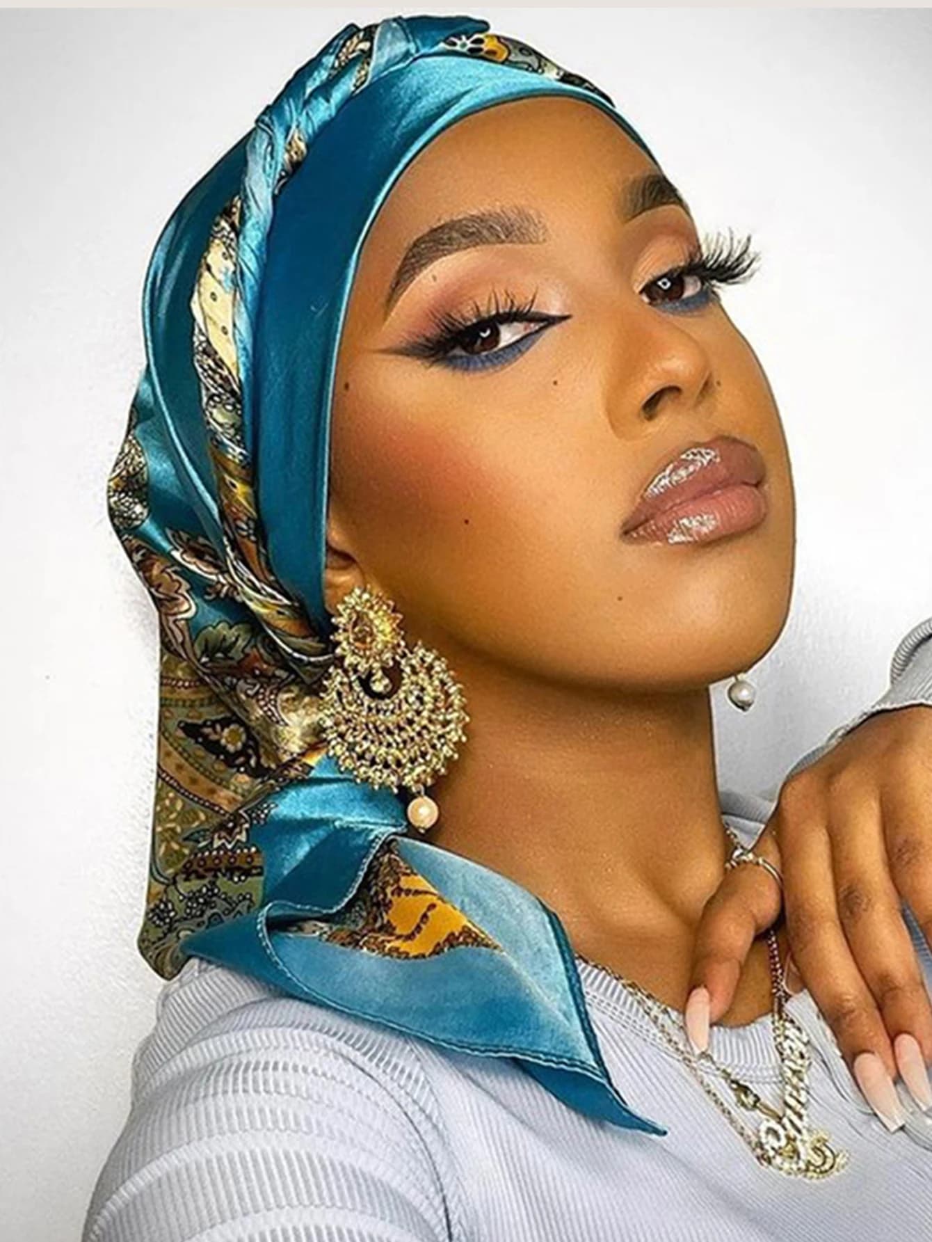 Sciarpe di seta quadrate Donna Scialli Hijab Stampa di moda Fazzoletto Femme Sciarpa per la testa Foulard Bandana Beach Pareo 90 * 90 cm