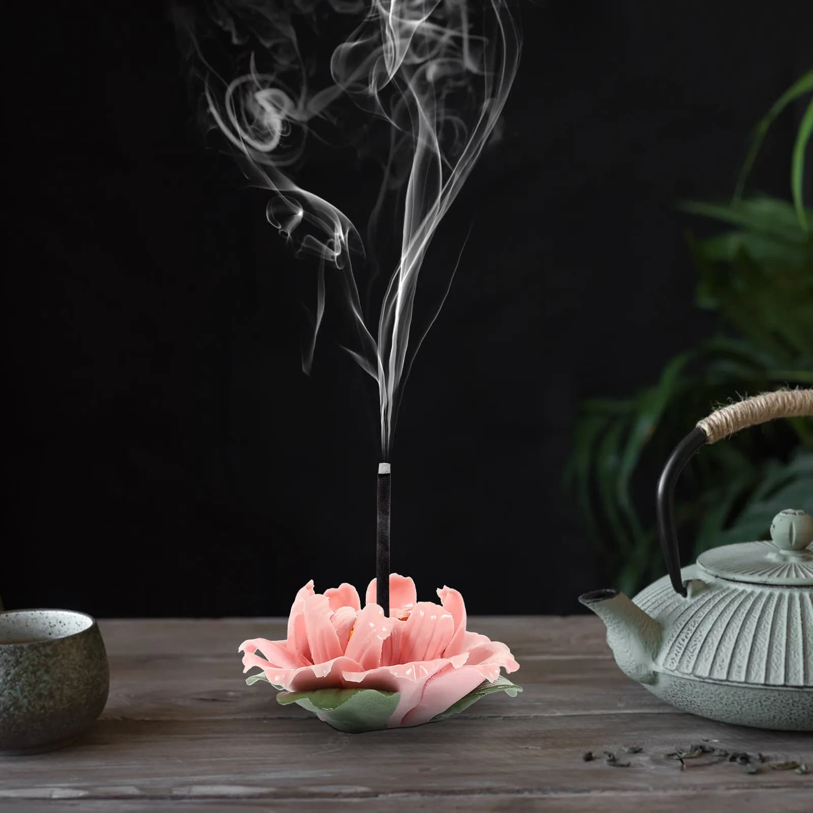 Bruciatore d'Incenso in Ceramica a Forma di Peonia Classica, Compatto per Scrivania, Porta Bastoncini di Incenso per Meditazione e Aromaterapia