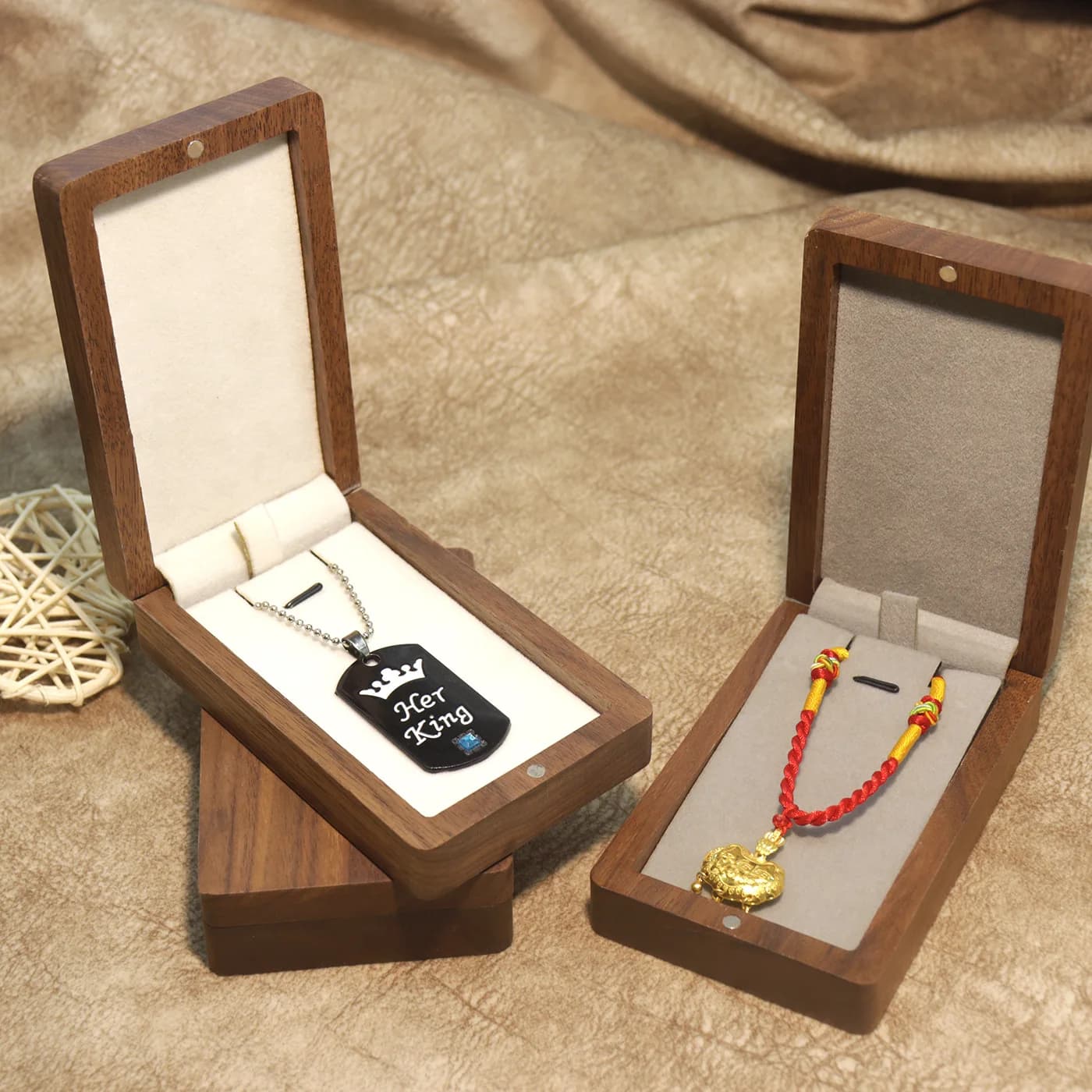 Extra long black walnut pendant necklace pendant jewelry packaging storage box military green women's portable wooden gift box