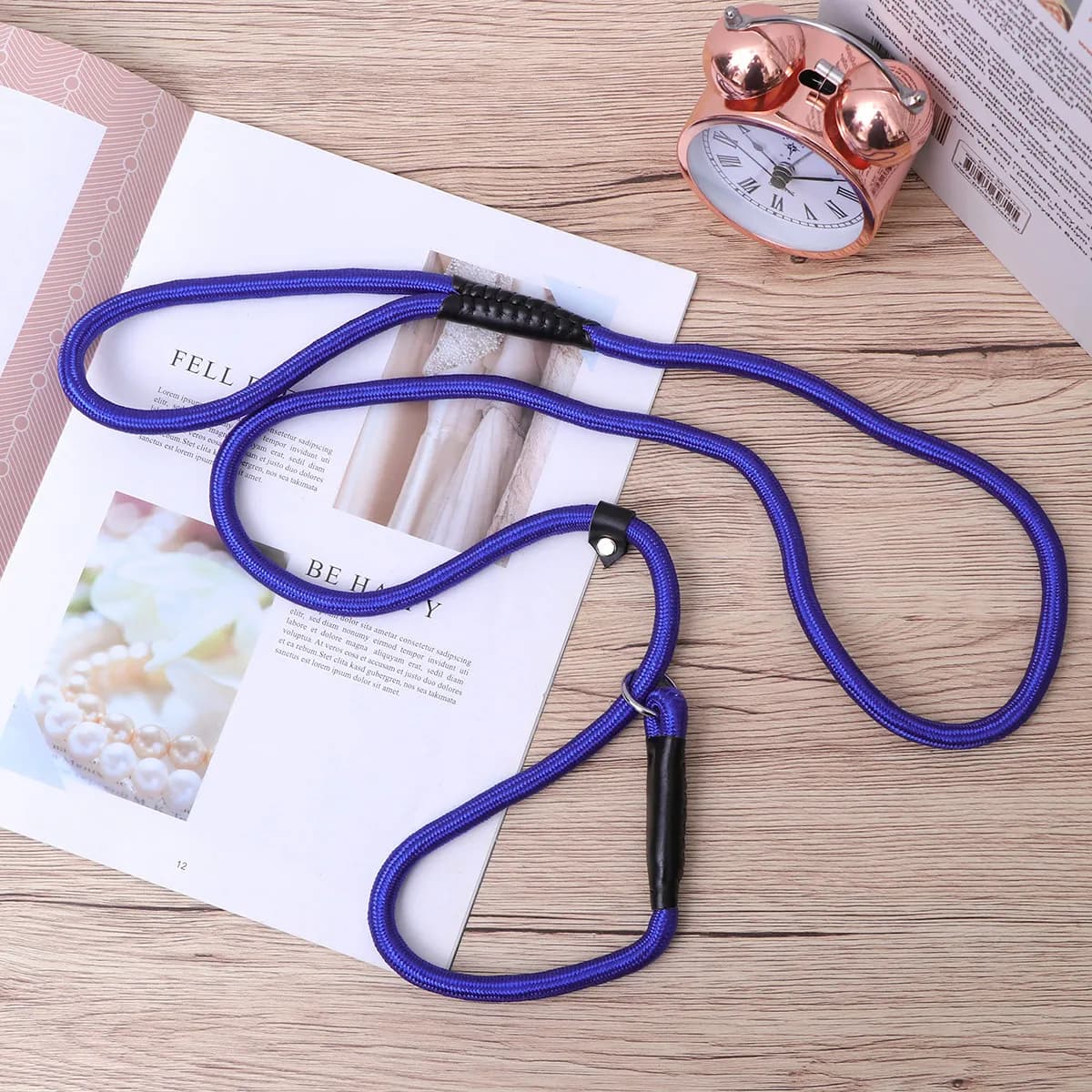 Guinzaglio per Cani in Nylon e Cotone Marrone da 135 Cm, Corda di Trazione per Passeggio e Addestramento, Collare Regolabile con Anello, Morbido, Elastico, Resistente ai Morsi