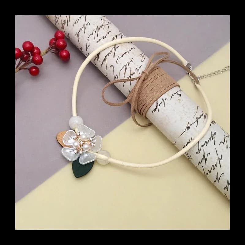 Moda versatile conchiglia fiore testa di legno foglia pendente collana catena clavicola da donna gioielli pendolari di moda
