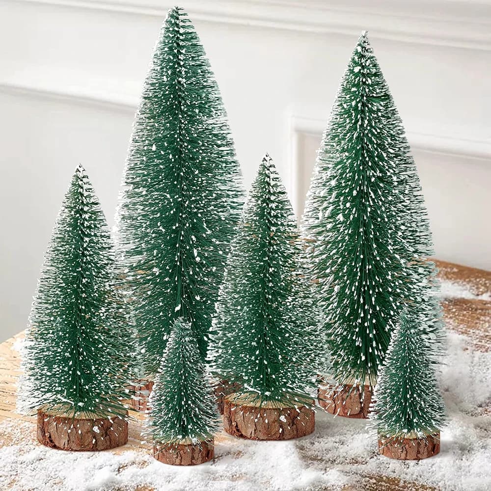 Decorazione natalizia Mini albero artificiale Ornamenti Pini di neve in cedro in miniatura per la decorazione della tavola di casa 2024 Regali paesaggistici Navidad