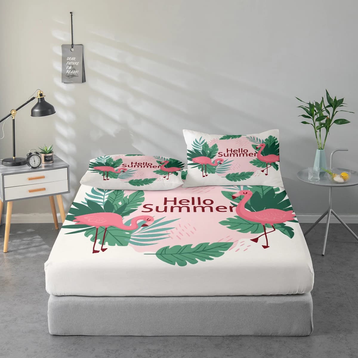 Set of linens with flamingos print Hello Summer, protection for mattress and combination of pillowcase, set of high-definition printed sheets includes 1 sheet with corners + 1 or 2 pillowcases (1 pillowcase for 60*100cm and 2 pillowcase for 72*132cm, the other sizes are 2 pillowcases). Suitable for Bedroom & Guest Room, Bed linen in Polyester Ultra Soft, Washable in Washing Machine, Usable in All Seasons