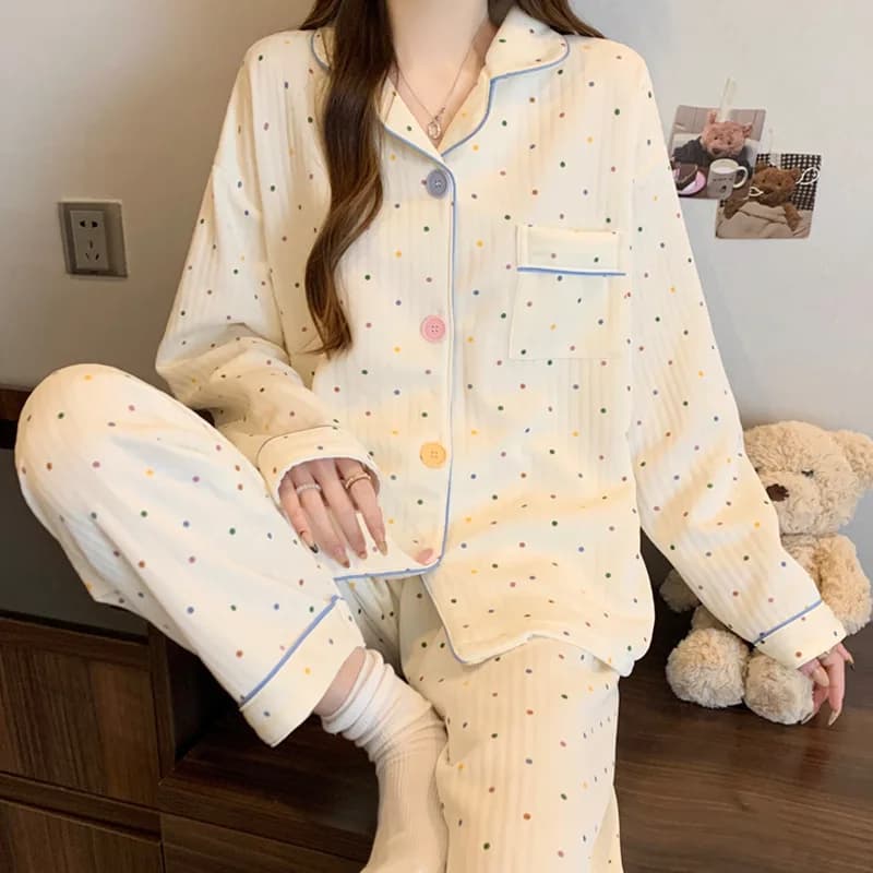 Pigiama da donna in cotone colorato Dot Air stile coreano, set di abbigliamento per la casa a maniche lunghe a strati ispessiti per l'autunno e l'inverno.